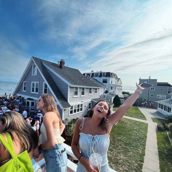 Meet your Posher, Kenzie - Picture 4 of 4